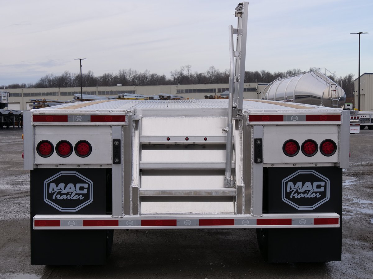 Flatbed Trailer with MAC Step Up™