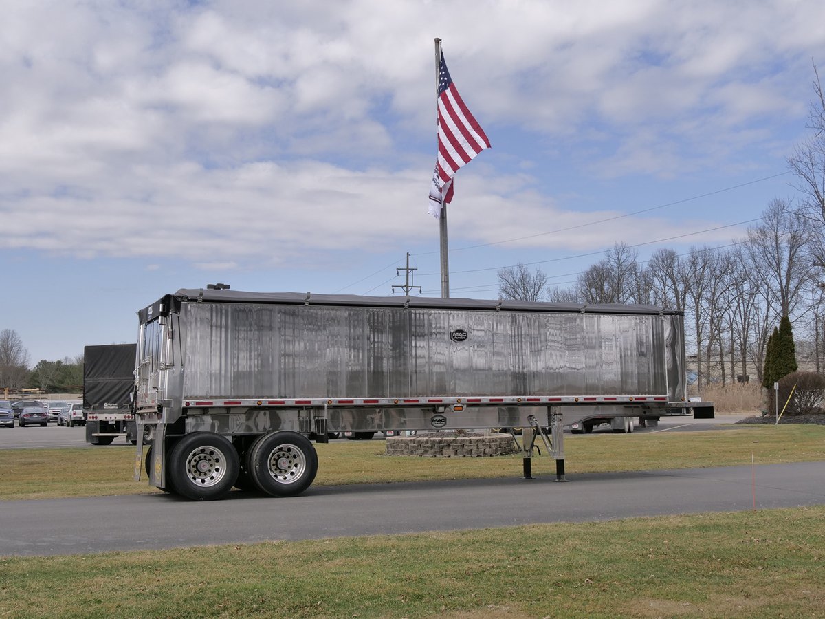 MVP™ Smooth Side Dump Trailer