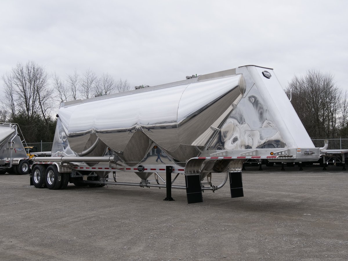 1650 Dry Bulk Pneumatic Tank Trailer