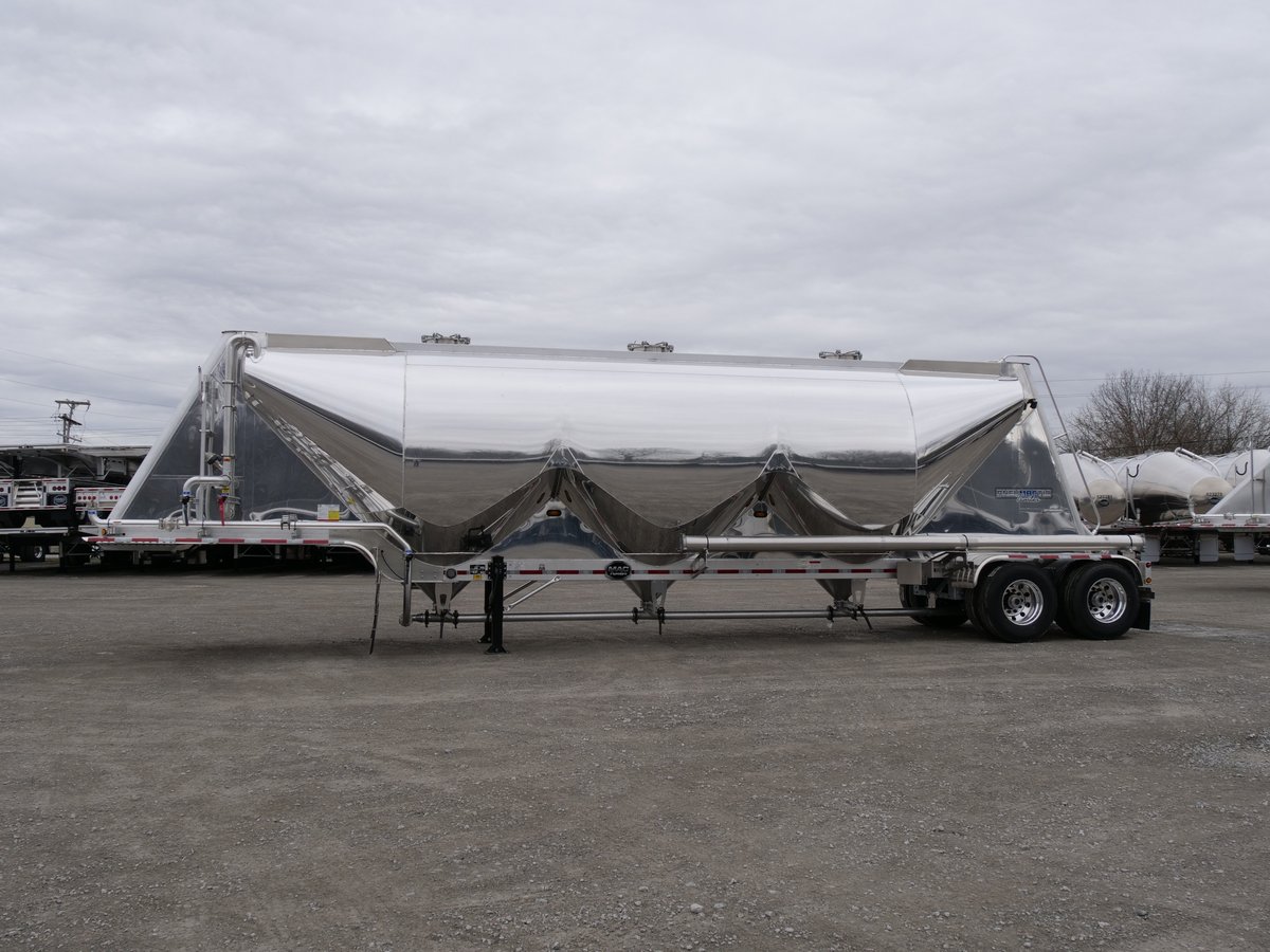 1650 Dry Bulk Pneumatic Tank Trailer